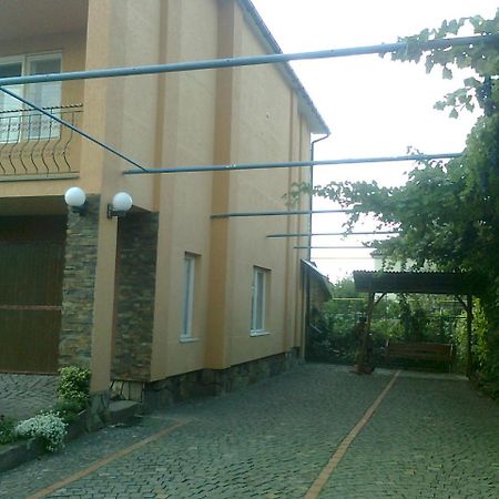 Domashnya Saduba Hotel Mukacheve Exterior photo